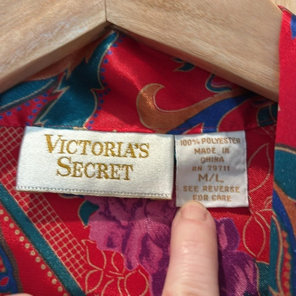 Vtg Victoria's Secret Robe Gold Label Red and Pink Paisley Size Large